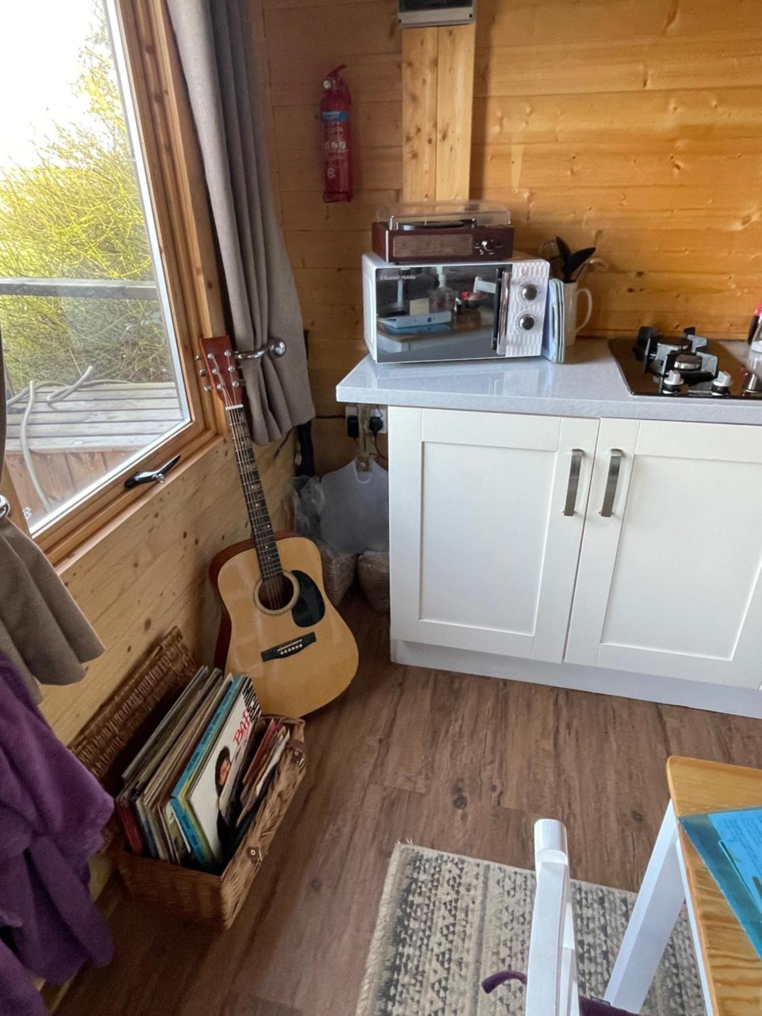 Cosy Cabin In Annie'S Meadow West Meon ภายนอก รูปภาพ