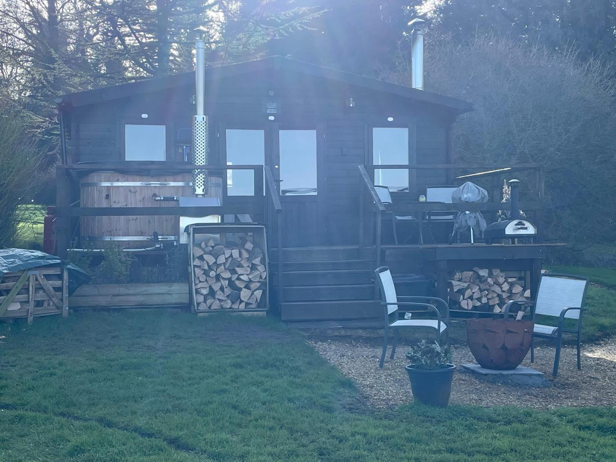 Cosy Cabin In Annie'S Meadow West Meon ภายนอก รูปภาพ